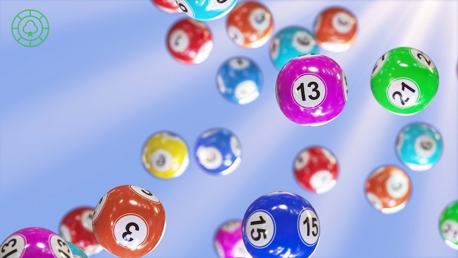 Kuglice lutrije bingo, loto ili keno kockanje na plavoj pozadini